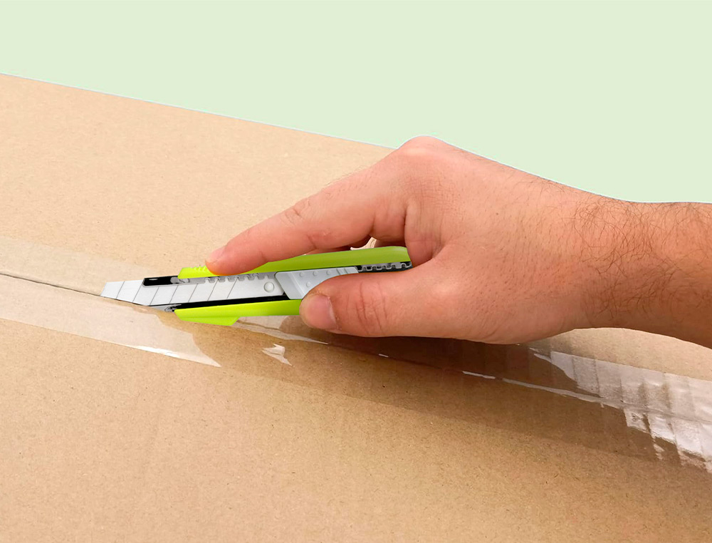 CUTER Q-CONNECT PLASTICO ANCHO CON GUIA METALICA CUCHILLA CERAMICA 18 MM XD-43 BLISTER 1 UNIDAD