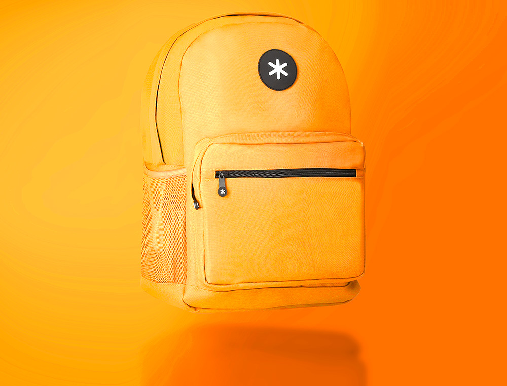 MOCHILA ANTARTIK CON ASA Y BOLSILLO FRONTAL CON CREMALLERA COLOR MOSTAZA 320X140X430 MM