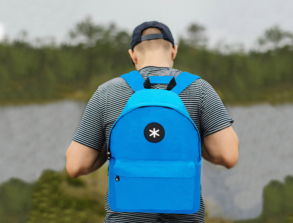 MOCHILA ANTARTIK CON ASA Y BOLSILLOS CON CREMALLERA COLOR AZUL 310X160X410 MM