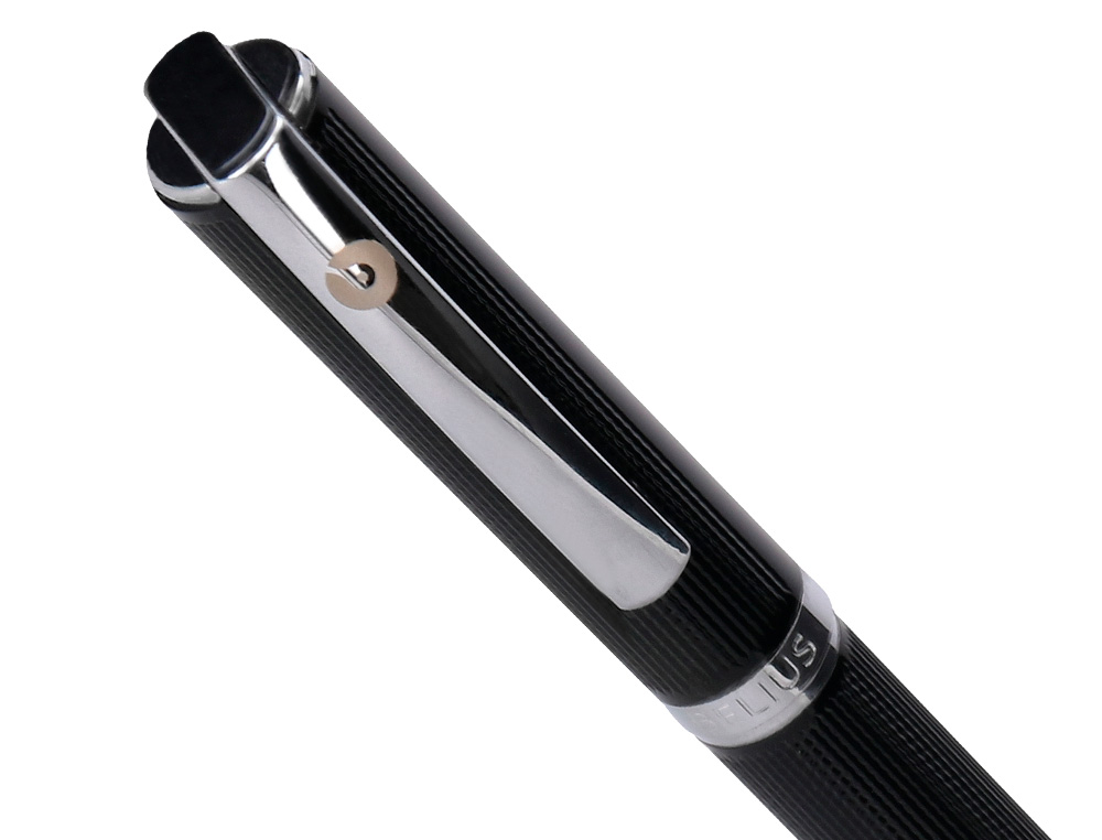 PLUMA Y ESTUCHE BELIUS TURBO ALUMINIO TEXTURA PUNTEADA COLOR NEGRO Y PLATEADO TINTA AZUL CAJA DE DISEÑO