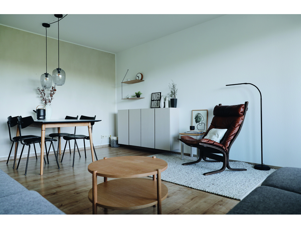 LAMPARA DE ESCRITORIO MAUL LED 5W 726LM LUZ CALIDA BRILLO REGULABLE CABEZAL RECLINABLE NEGRA