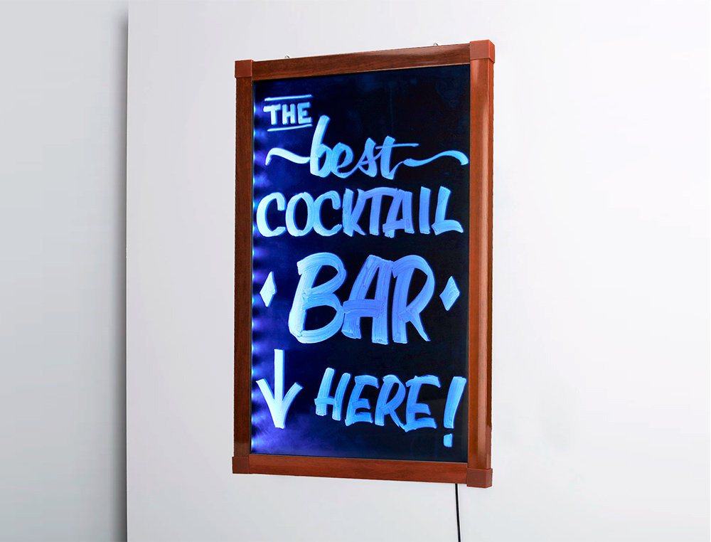 PIZARRA CRISTAL LIDERPAPEL CON LED EN CABALLETE DE MADERA PARA ROTULADORES TIPO TIZA 50X90CM