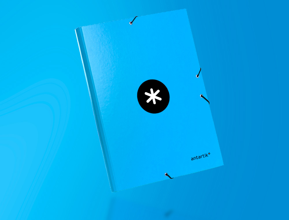 CARPETA ANTARTIK GOMAS TRES SOLAPAS CARTON FORRADO A4 COLOR AZUL
