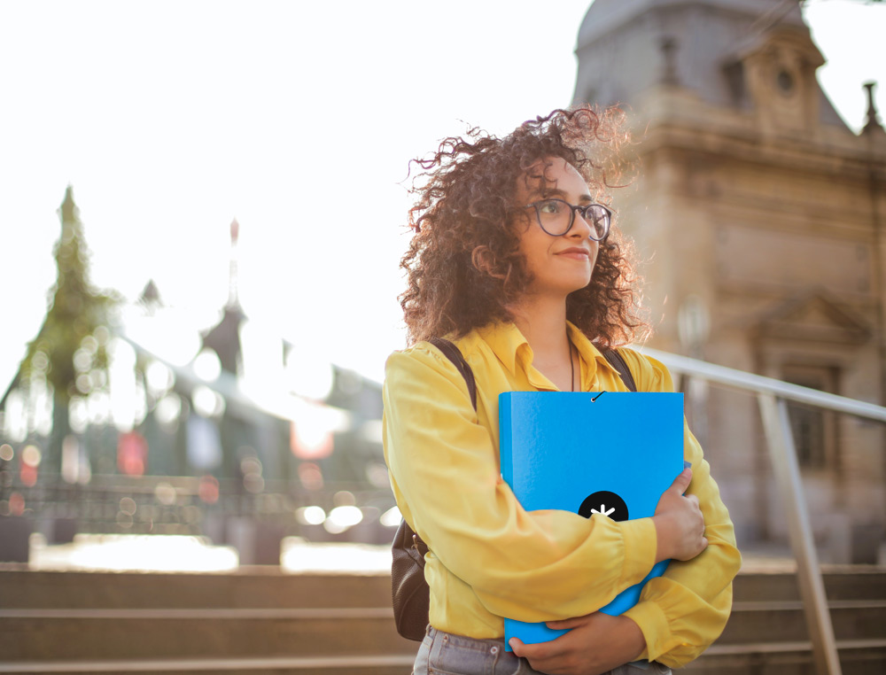 CARPETA ANTARTIK GOMAS TRES SOLAPAS CARTON FORRADO A4 COLOR AZUL