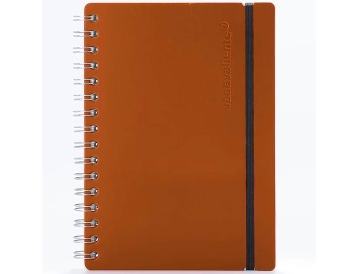 CUADERNO CON GOMA DINA5 80 Hojas 360 GRAMOS RAYADO STUDIO MATONE VACAVALIENTE